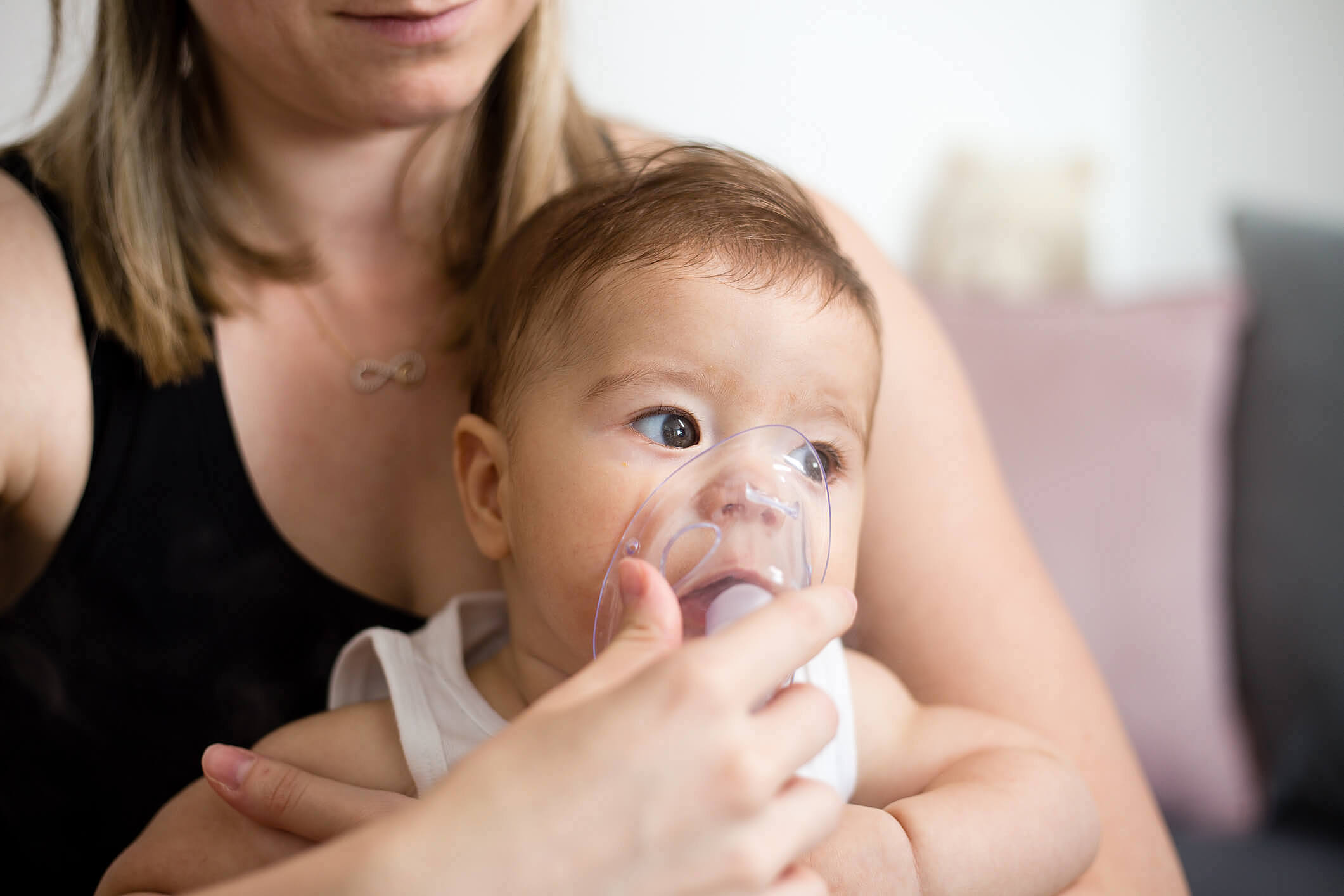 como fazer nebulização em bebê